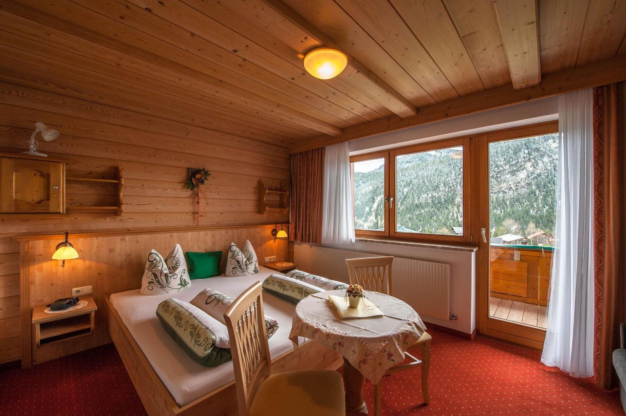 Gaestehaus Alpenblick Berwang Exterior photo