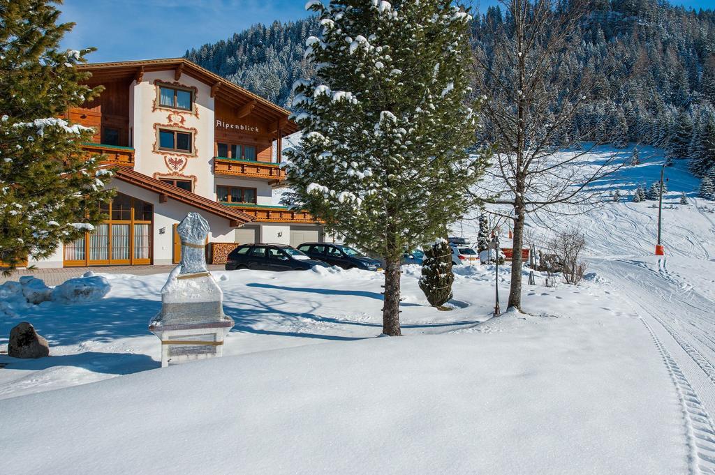Gaestehaus Alpenblick Berwang Exterior photo