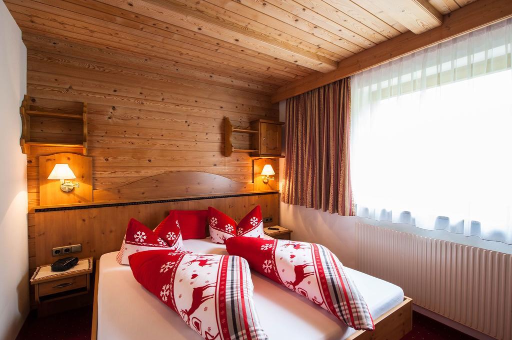 Gaestehaus Alpenblick Berwang Exterior photo